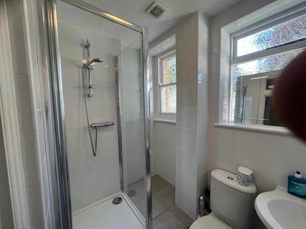 Complete One Bedroom Flat In Chiswick London, Fully Furnished Exterior foto